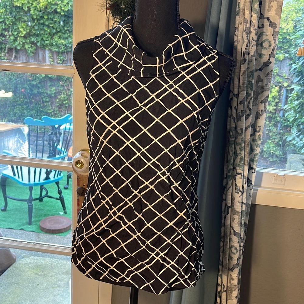 Banana Republic zero sleeve blouse